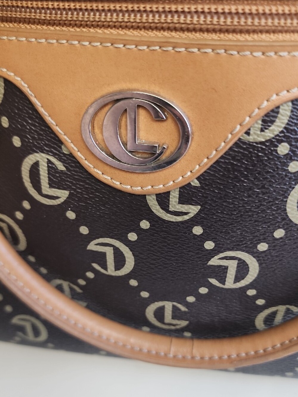 Women's Black & Tan Logo Satchel Handbag - Picture 2 of 11